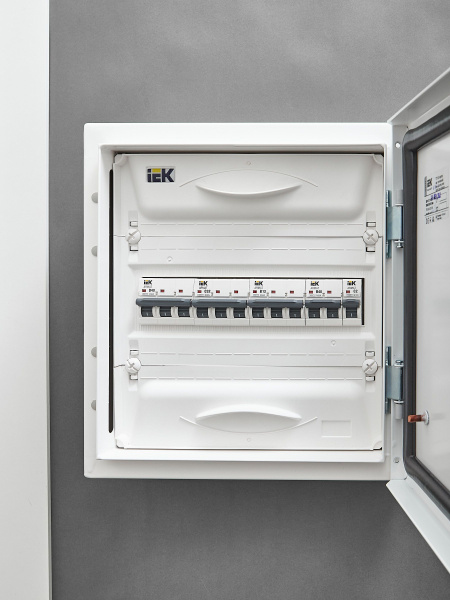 IEK ARMAT Автоматический выключатель M06N 3P B 13А